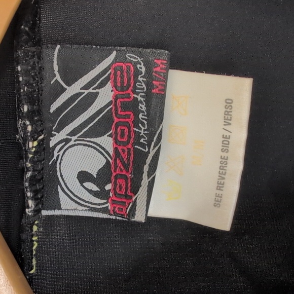 BLACK RIPZONE RASHGUARD TOP SIZE MEDIUM - Picture 4 of 5